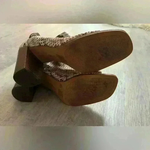 Vince Camuto Shoes - Picture 3 of 3